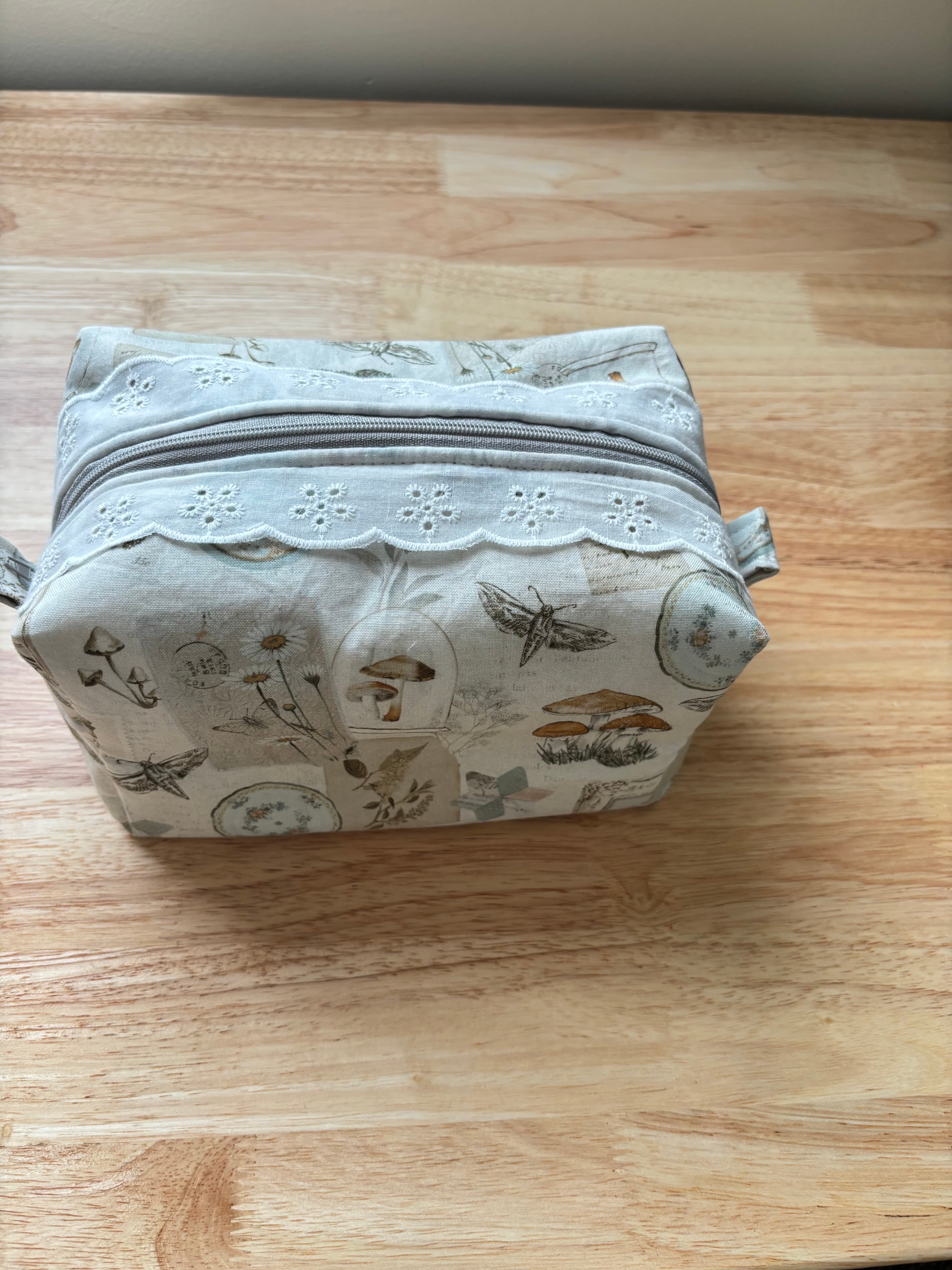Lacy Boxy Travel Bag